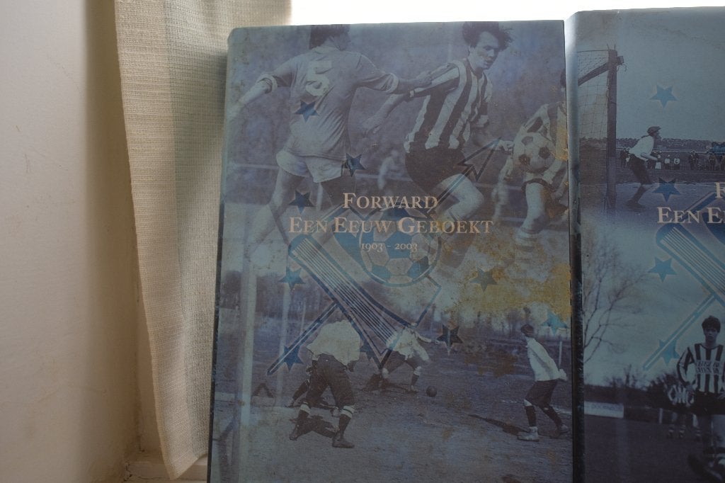 Jubileumboeken Forward 1903-2003: 100 jaar clubgeschiedenis, Diverse auteurs, Ophalen of Verzenden, Zo goed als nieuw, Balsport