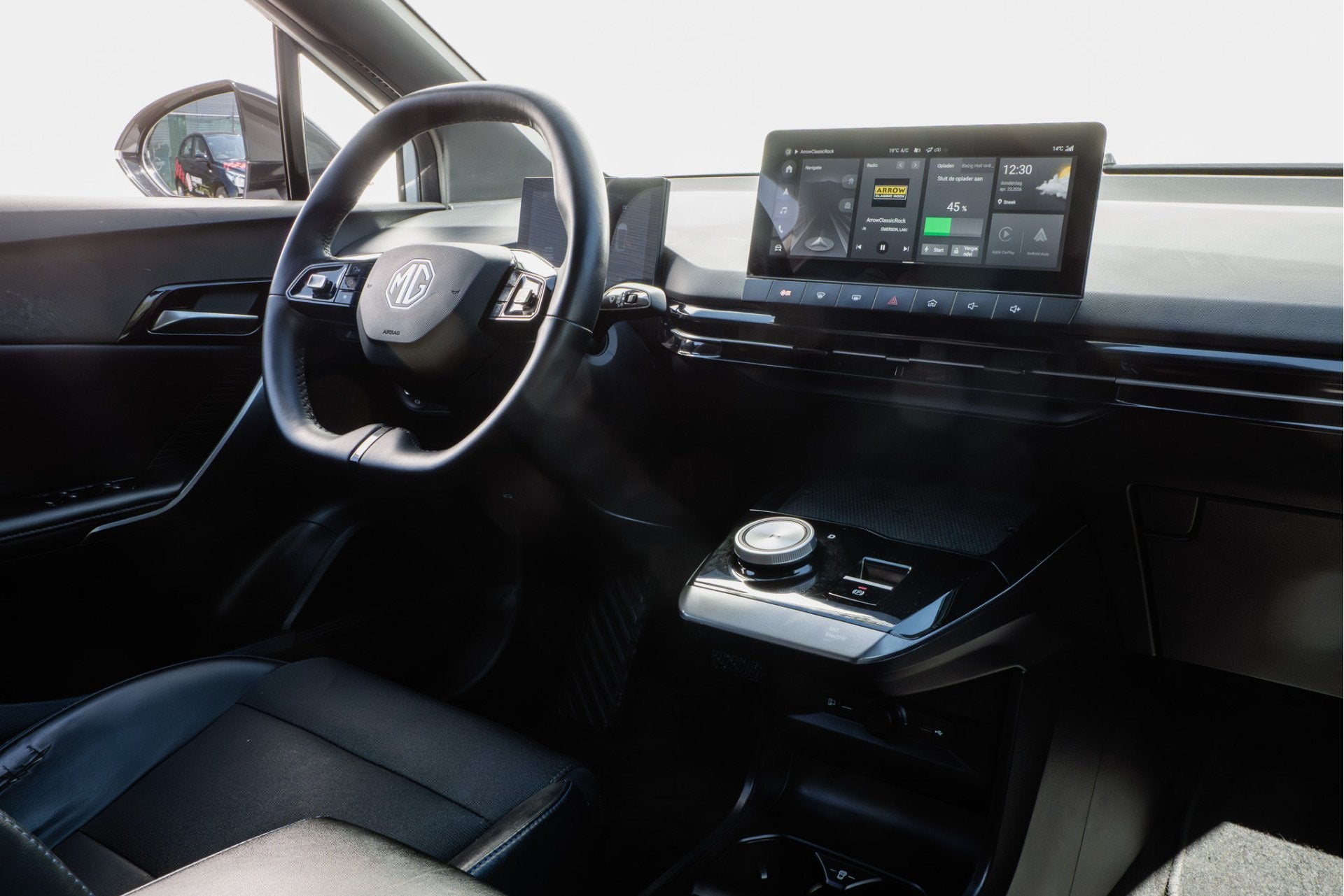 MG Mg4 electric Luxury 64 kWh SOH 91% Warmtepomp/ Stuur+stoe, Auto's, MG, Automaat, Achterwielaandrijving, Gebruikt, Zwart