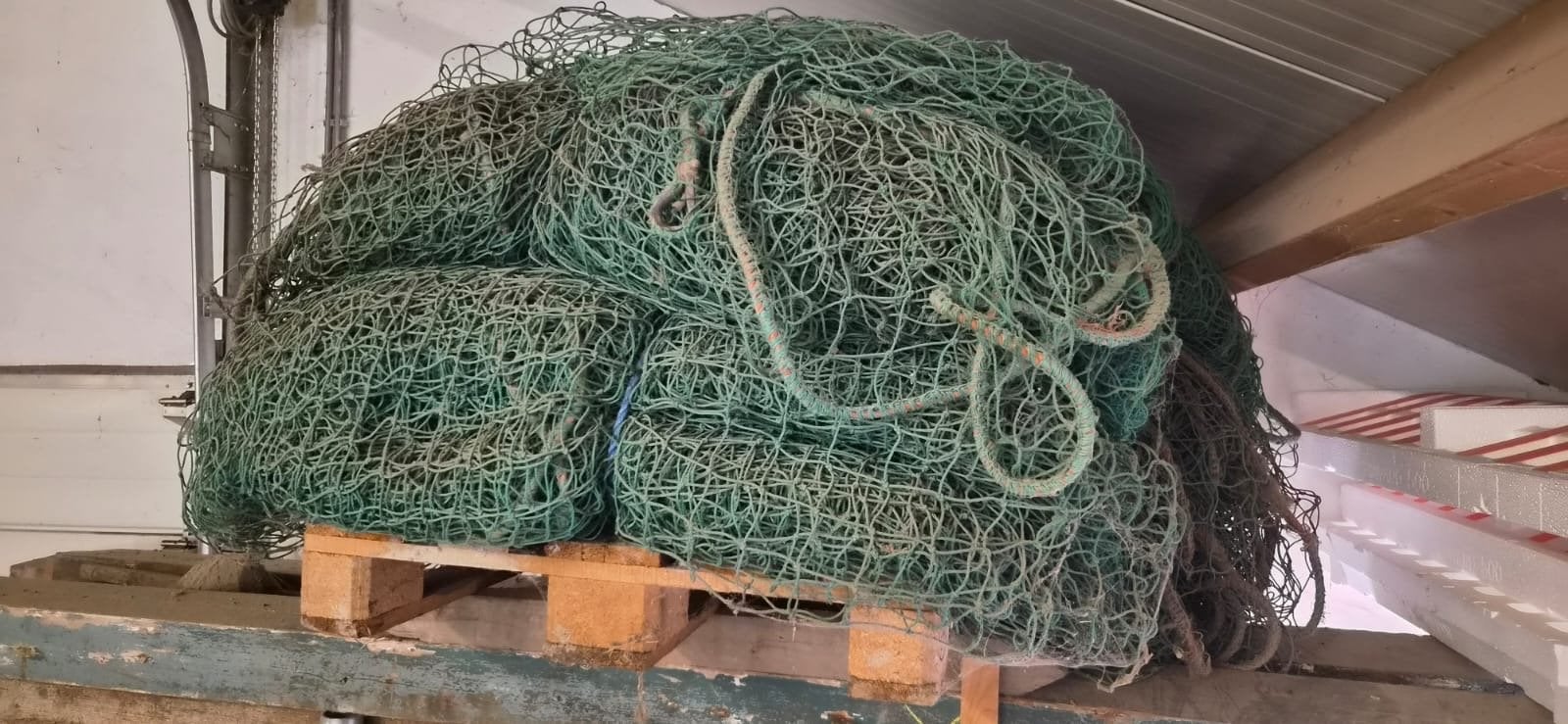 Valnetten voor dakrenovaties (pallet vol), Ophalen, Gebruikt