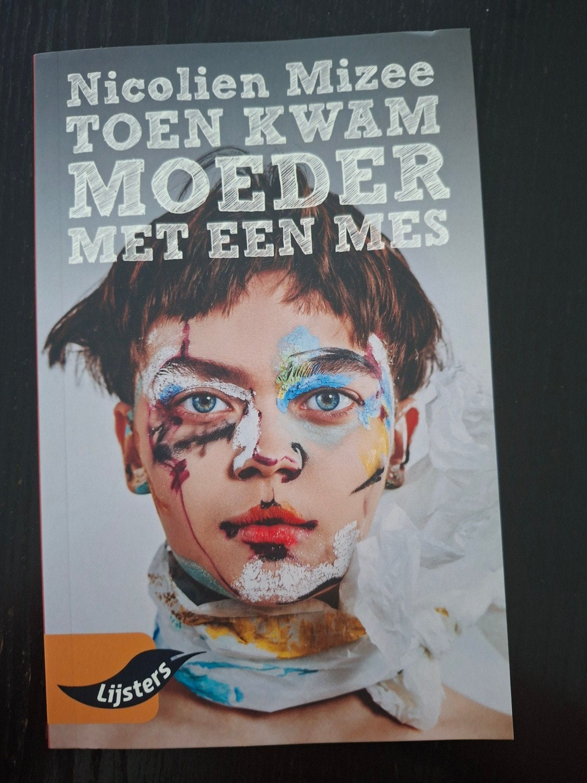 Nicolien Mizee - Toen kwam moeder met een mes, Ophalen of Verzenden, Zo goed als nieuw, Nicolien Mizee