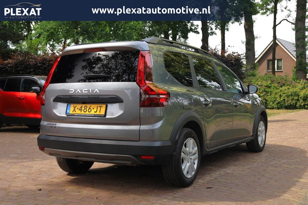 Dacia Jogger 1.6 Hybrid 140 Expression 7p Aut. | Slechts 18., 94 pk, Gebruikt, 4 cilinders, 7 stoelen