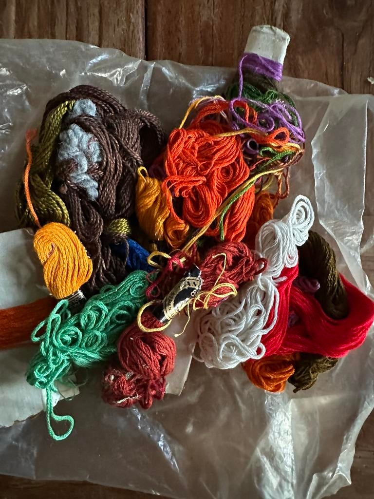 DMC restant borduurgaren/borduurwol, Ophalen, Gebruikt, Borduurgaren of Zijde