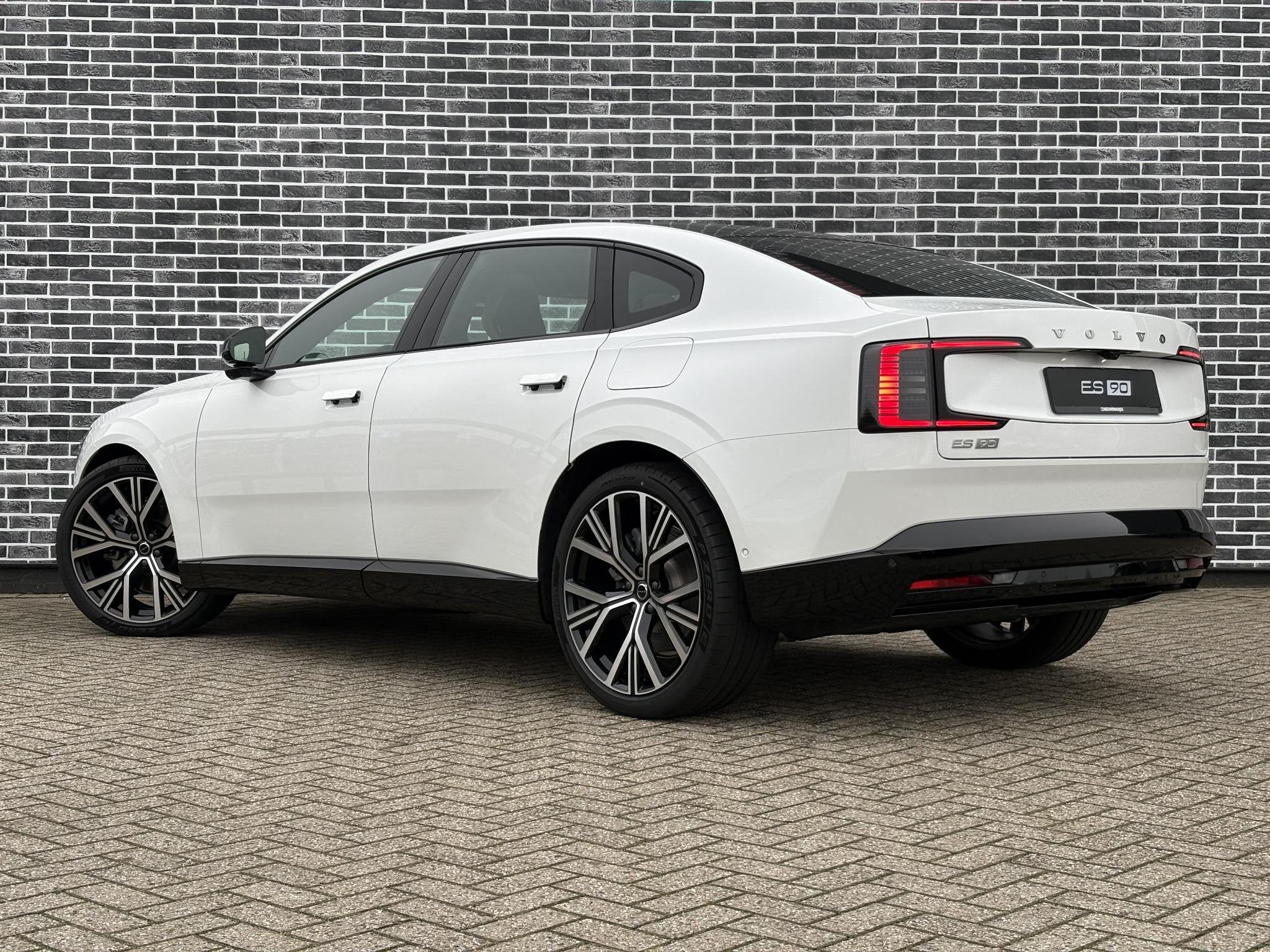 Volvo ES90 Single Motor Extended Range Ultra 92 kWh | 22" 5-, Automaat, 12 maanden, Achterwielaandrijving, Zwart
