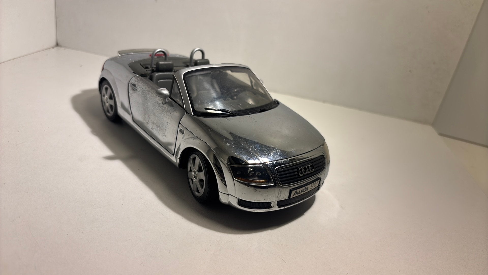 Audi tt spider chroom revell 1.18