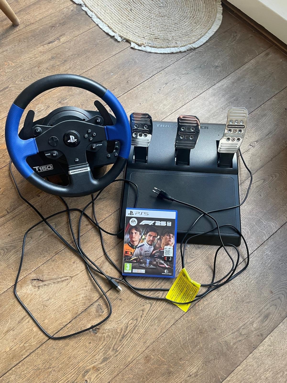 Thrustmaster T150 pro 3 pedalen met f1 2025, Ophalen, Online, 1 speler, Racen en Vliegen