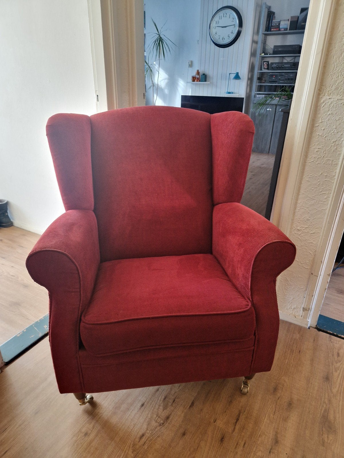 Comfortabele rode fauteuil met wieltjes, Gebruikt, Klassiek, Comfortabel, 75 tot 100 cm, Ophalen of Verzenden