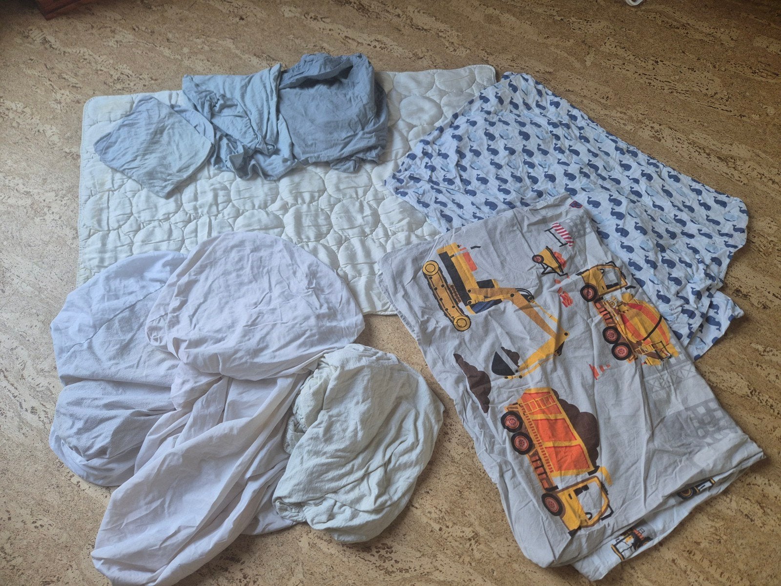Gratis setje dekbed , hoeslakens, moltons, beddekovertrek, Kinderen en Baby's, Kinderkamer | Beddengoed, Gebruikt, Jongetje of Meisje