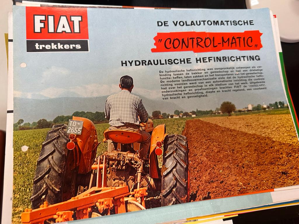 Oude Fiat trekkers folder jaren '60 - Hydraulische Hefinrich, Hobby en Vrije tijd, Modelbouw | Boten en Schepen, Ophalen of Verzenden