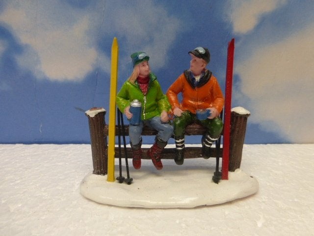 lemax cross-country break kerstdorp skiërs poppetjes sneeuw, Ophalen of Verzenden, Zo goed als nieuw