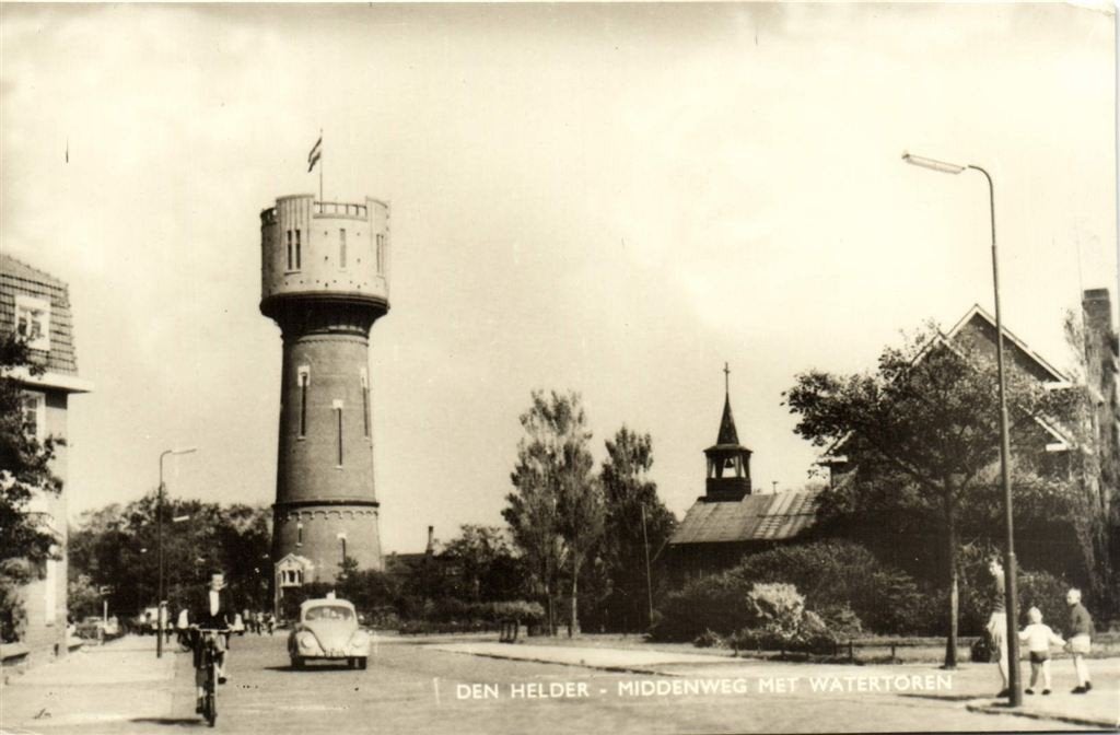 Den Helder - Middenweg met Watertoren - ongelopen, Verzenden, 1960 tot 1980, Ongelopen, Noord-Holland