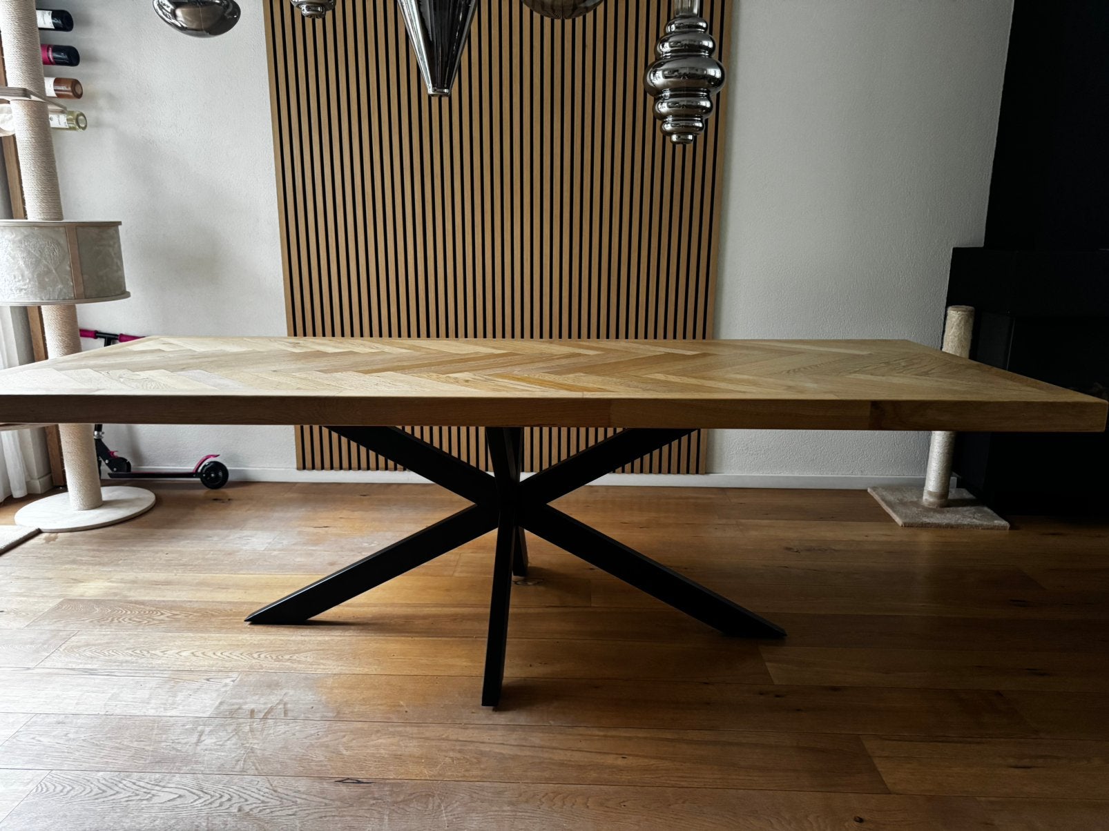 Nette eiken tafel visgraat met stalen matrixpoot - 240cm, Ophalen, Gebruikt, Eikenhout, 200 cm of meer
