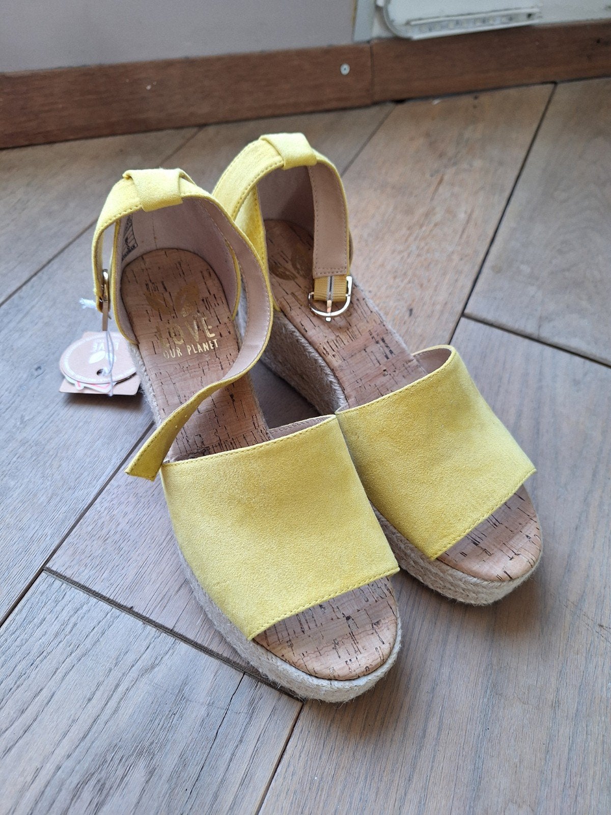 Gele espadrille sandalen met sleehak, maat 39, Kleding | Dames, Schoenen, Geel, Nieuw, Novi, Sandalen of Muiltjes