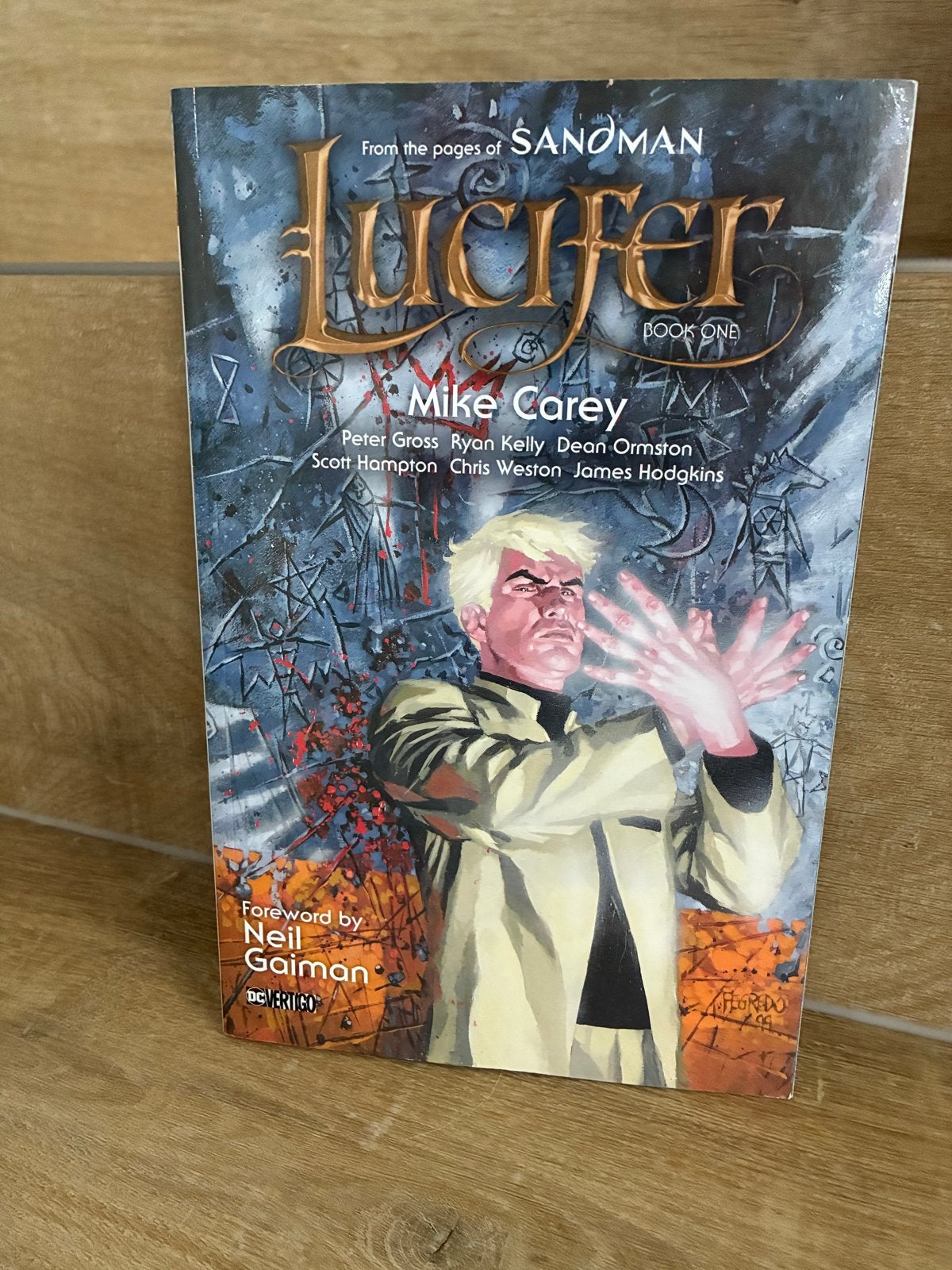 Lucifer Book One - Mike Carey (Vertigo Comics), Eén stripboek, Ophalen of Verzenden, Zo goed als nieuw