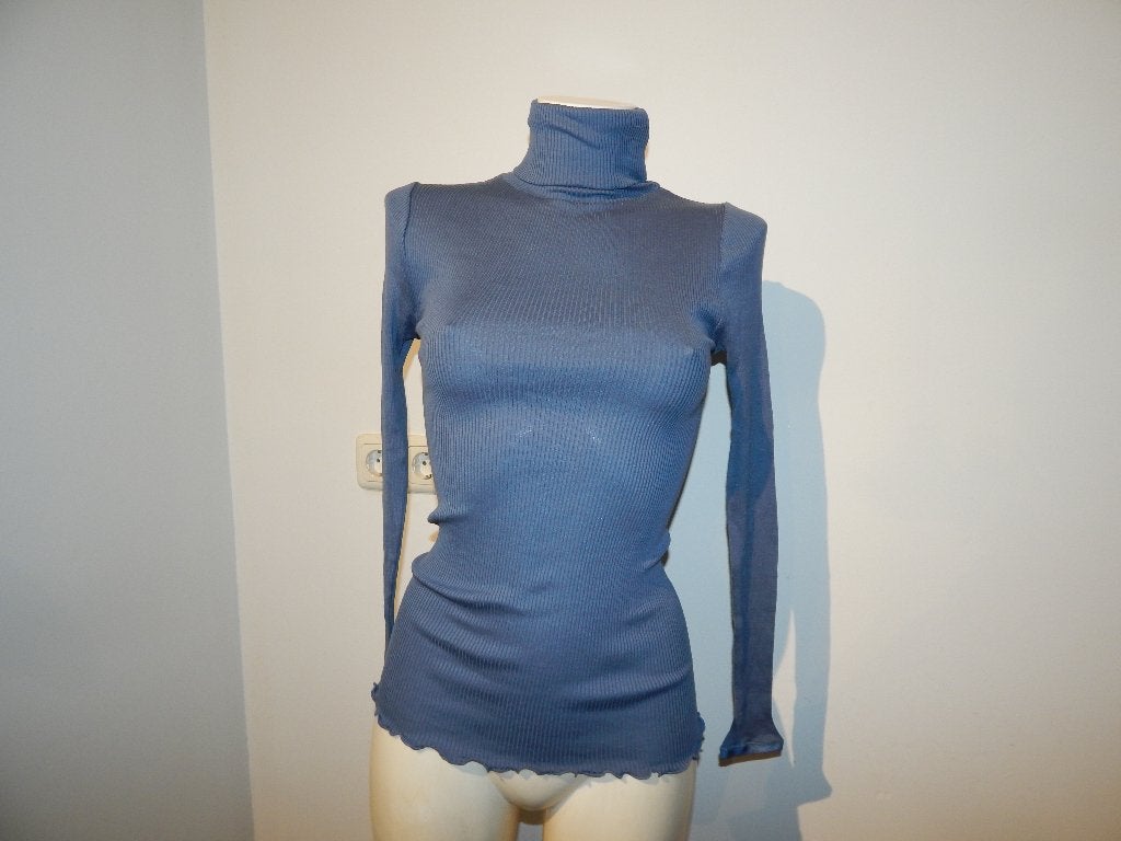 Rosemunde ijs blauw kolletje zijde lange mouwen M, Kleding | Dames, Maat 38/40 (M), Nieuw, Rosemunde, Verzenden