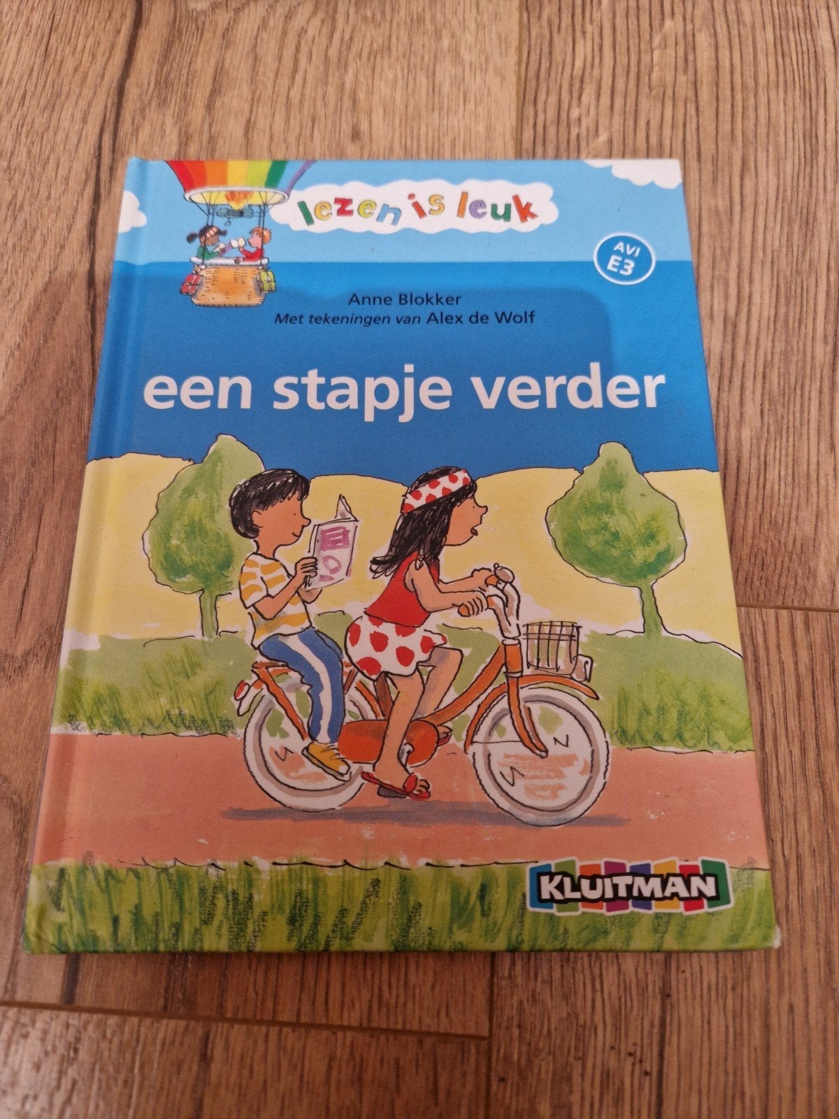 Anne Blokker - Een stapje verder, Ophalen of Verzenden, Zo goed als nieuw, Fictie algemeen