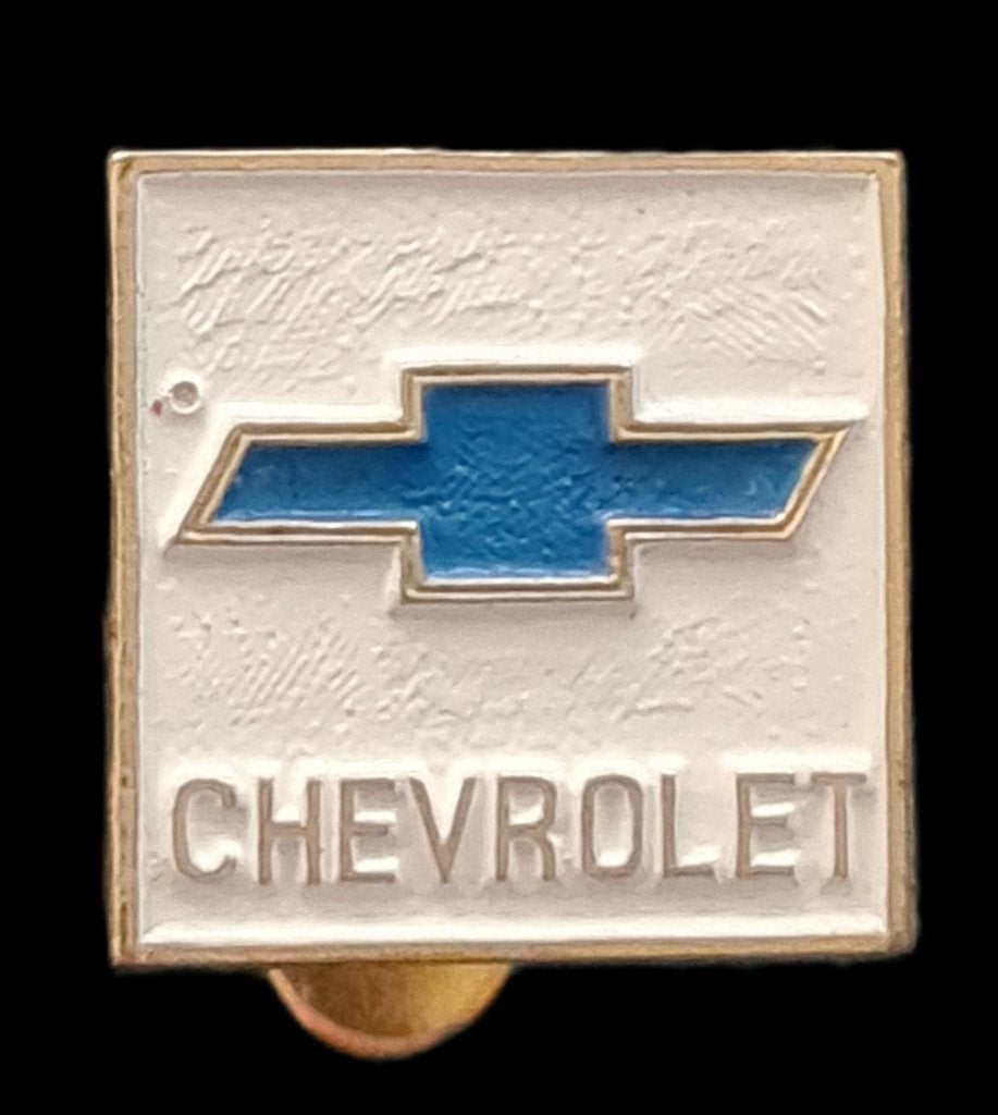 Chevrolet knoop-speld vierkant, Verzenden, Zo goed als nieuw, Transport, Speldje of Pin