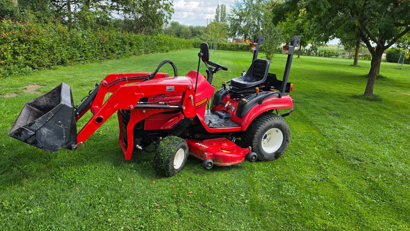 shibaura sx24 met voorlader en maaidek, Cirkelmaaier, Gebruikt, Benzine-grasmaaier, 50 cm of meer