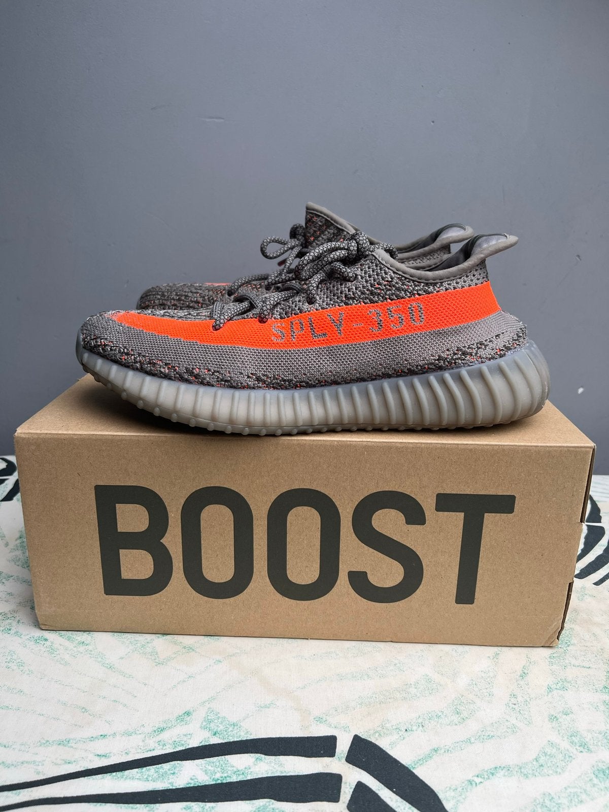 adidas yeezy 42, Ophalen of Verzenden, Zo goed als nieuw, Zwart