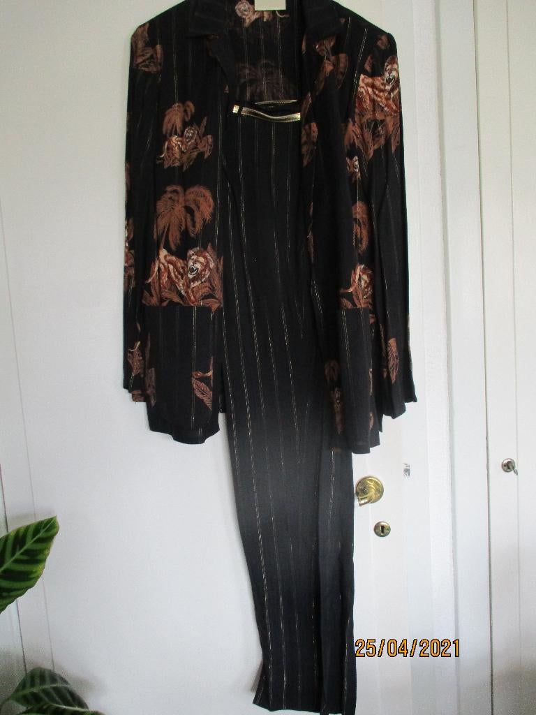 APART KOSTUUM, colbert ,pantalon, topje met print VINTAGE, Kleding | Dames, Kostuum of Pak, Zwart, Zo goed als nieuw, Ophalen