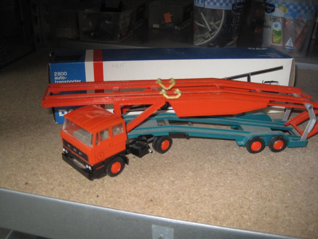 Lion car 60 - Daf trekker met autotransporter, Ophalen of Verzenden, Zo goed als nieuw, Bus of Vrachtwagen, Lion Toys
