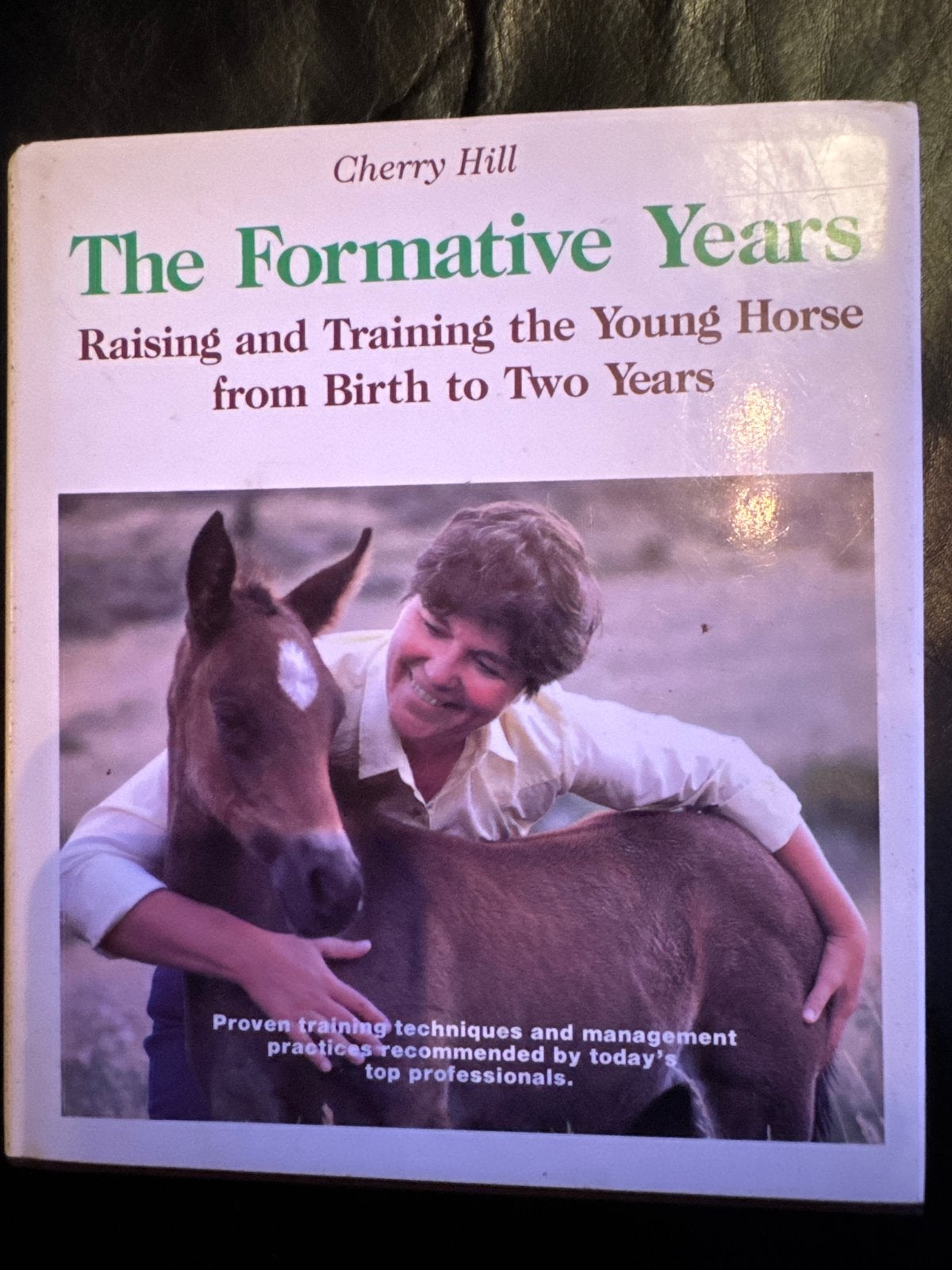 Boek: Het opvoeden en trainen van jonge paarden, Boeken, Ophalen of Verzenden, Gelezen