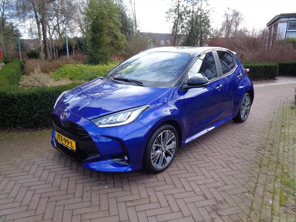 TOYOTA Yaris Hybrid 130pk CVT Executive bij Toyota specialis, Auto's, Toyota, 12 maanden, 450 kg, Gebruikt, Blauw