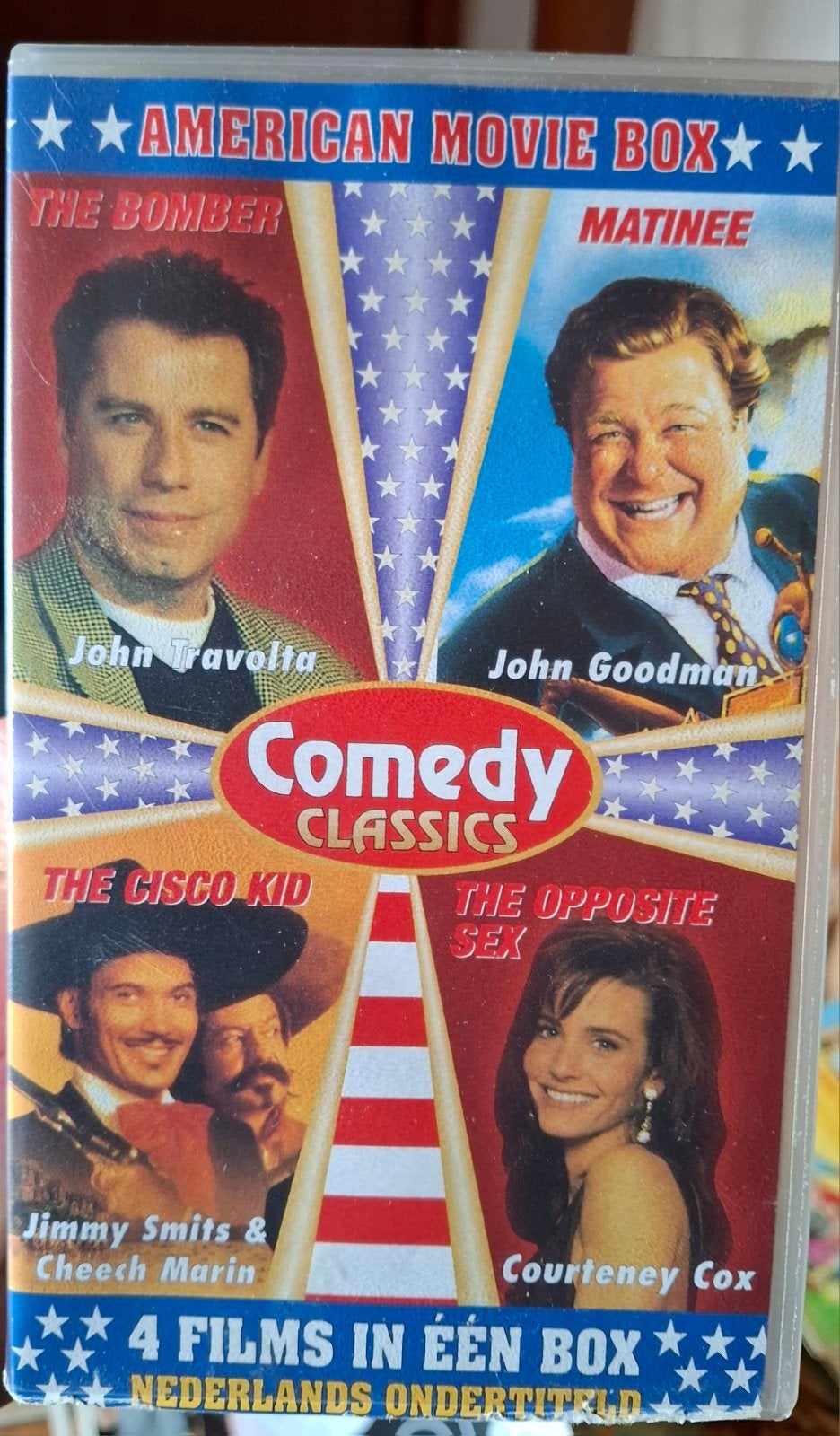 American Comedy Classics Movie Box VHS - 4 Films, Cd's en Dvd's, VHS | Film, Ophalen, Nederlands ondertiteld, Komedie, Vanaf 6 jaar