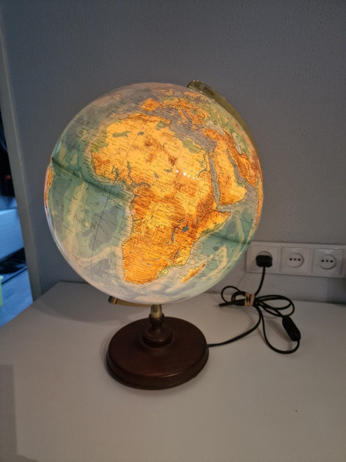 Verlichte Wereldbol met Houten Voet, Huis en Inrichting, Ophalen, Gebruikt, Verlicht, Staatkundige wereldbol