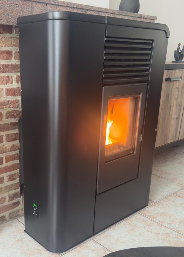 Pelletkachel MCZ Flat 8kw 2 ventilatoren & afstandsbediening, Ophalen, Zo goed als nieuw, Overige brandstoffen, Pelletkachel