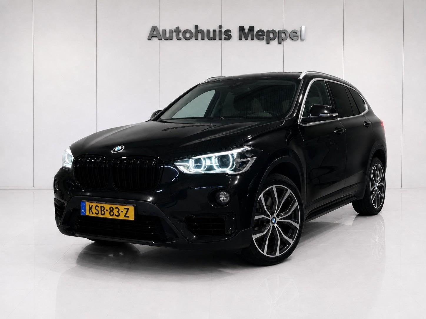 BMW X1 sDrive20i Sport-Line LED HiFiSound M-leerstuurwiel PD, Auto's, 1998 cc, Zwart, Leder, Bedrijf