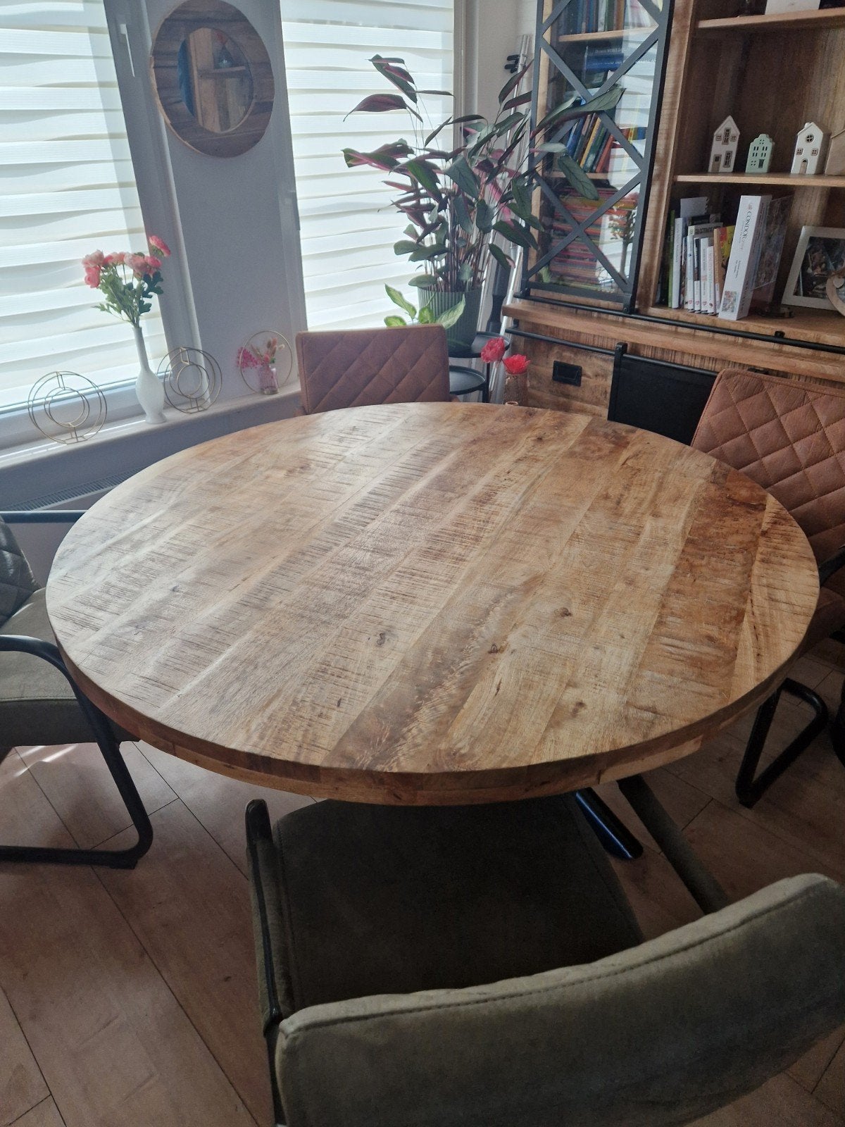 eettafel 150cm vanmangohout met stevig metalen  en 4 stoelen, Huis en Inrichting, Woonaccessoires | Kapstokken, Zo goed als nieuw