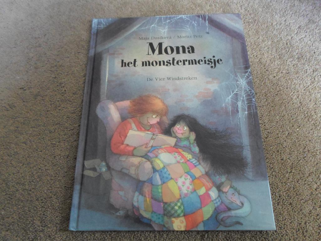 Mona het  monstermeisje.      Moritz  Petz.   Nieuw., Boeken, Ophalen of Verzenden, Nieuw, Maja  Dusikova/MoritzPetz., Prentenboek