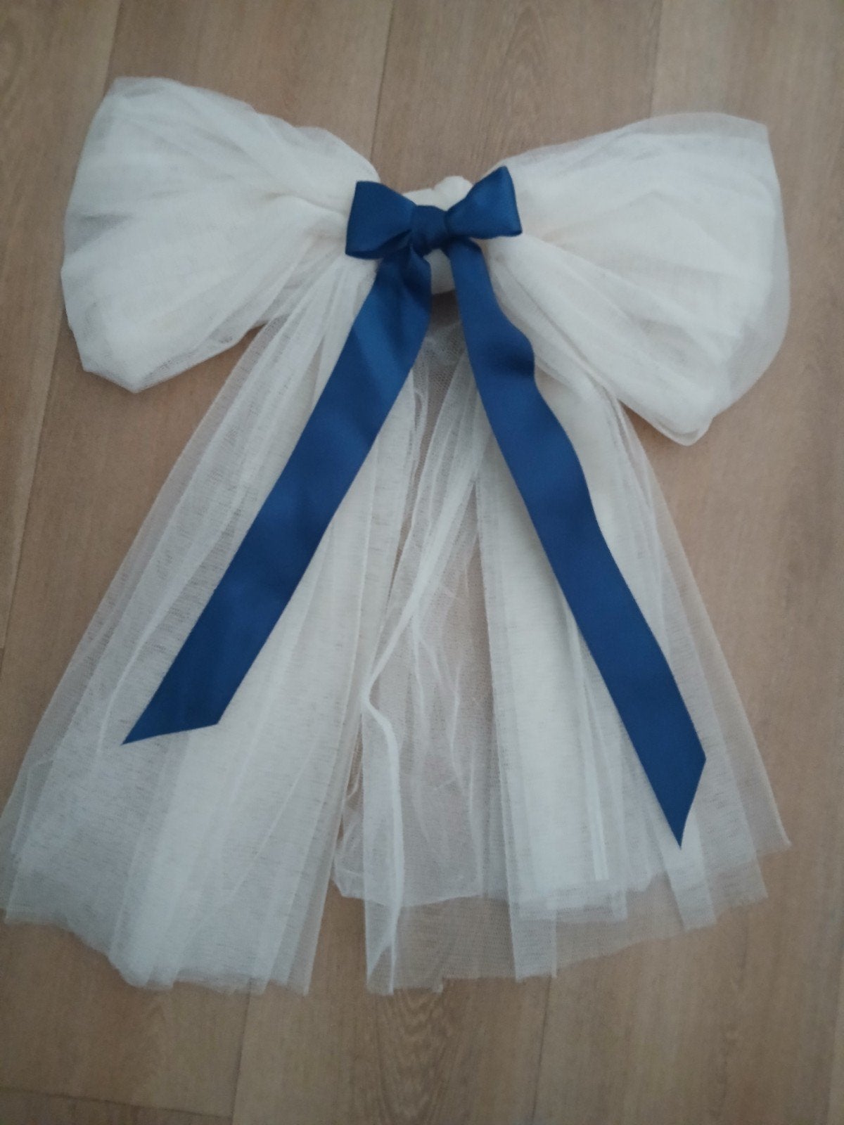 Witte tule strikken met blauw lint, Ophalen of Verzenden, Zo goed als nieuw, Versiering