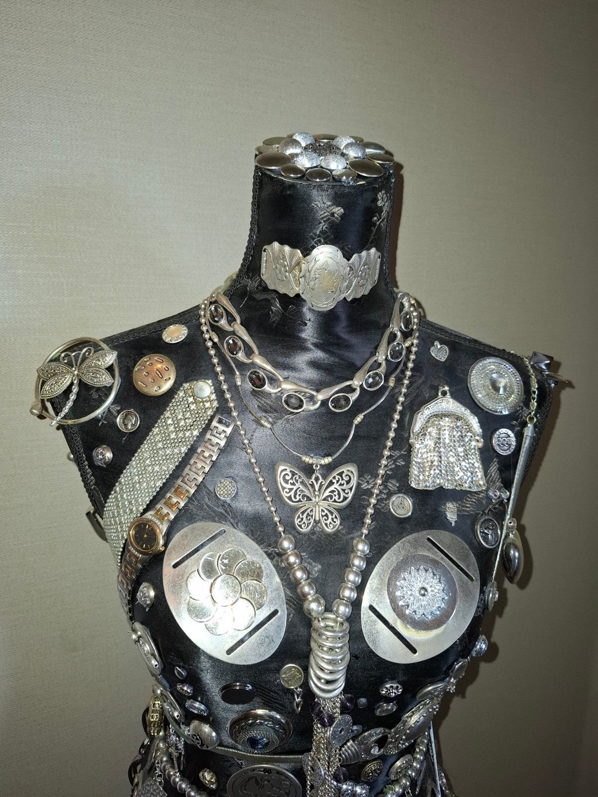 Bewerkte Torso., Ophalen
