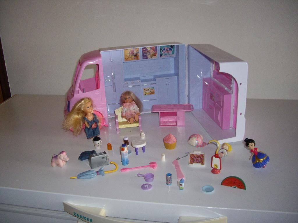 barbie  met ijsbus + acc, Ophalen, Zo goed als nieuw, Barbie