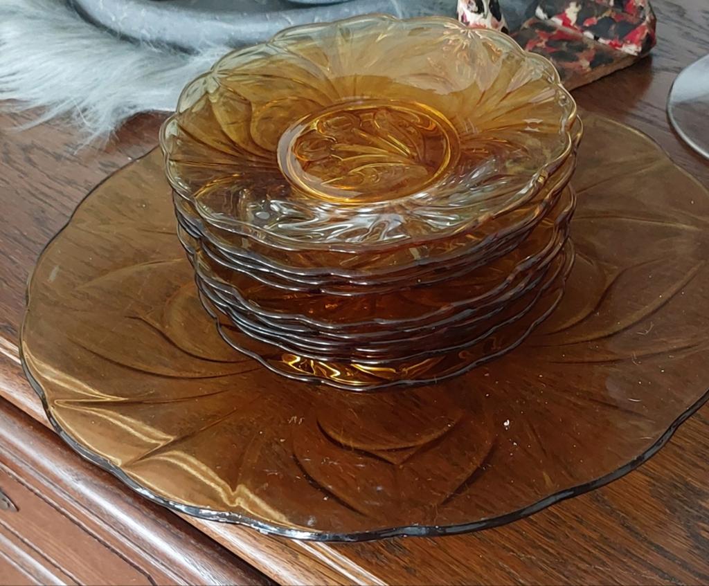 Vintage Amber Glazen Schotels - gebaksschaal met 9 bordjes, Antiek en Kunst, Antiek | Glas en Kristal, Ophalen