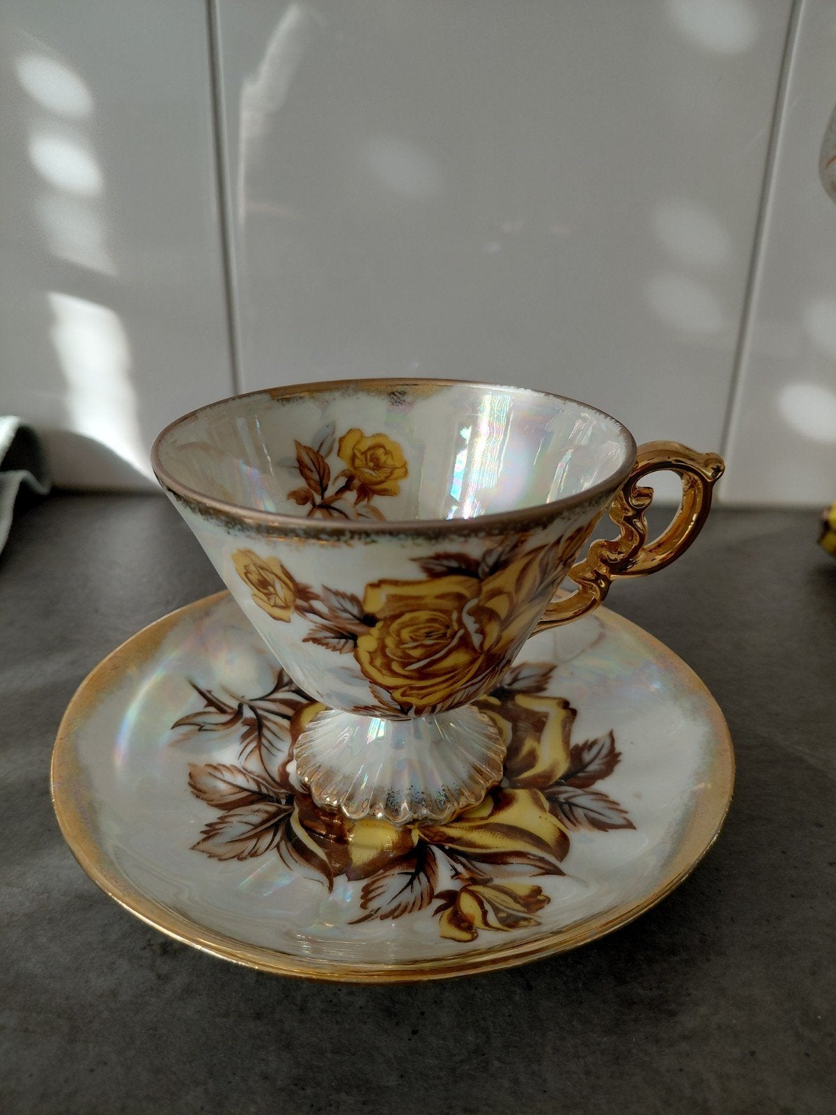 Vintage theekop en schotel met gouden roos design, Ophalen of Verzenden