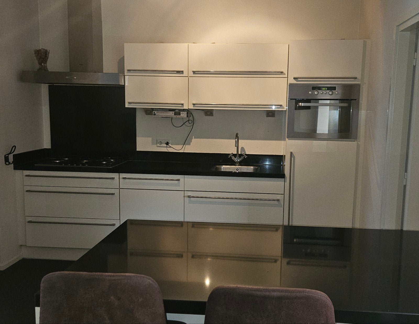 Moderne keuken met kookeiland en granieten werkblad, Huis en Inrichting, Ophalen, Gebruikt, Graniet of Steen, Crème