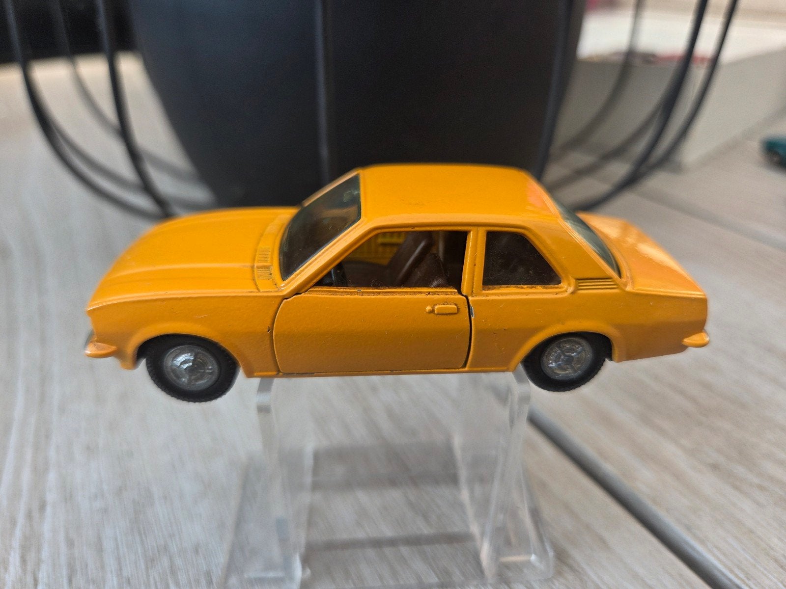 Pilen Opel Ascona 1:43, Hobby en Vrije tijd, Modelauto's | 1:43, Overige merken, Auto, ., Ophalen of Verzenden