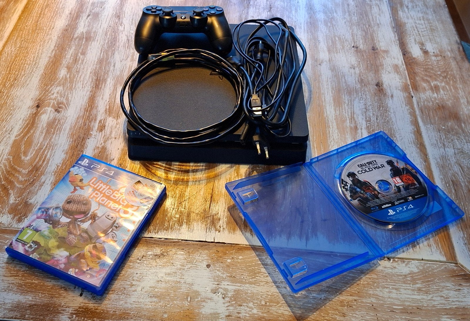 Sony PlayStation 4 Slim 500GB met 2 controllers en 2 games, Ophalen of Verzenden, Zo goed als nieuw, Met 1 controller, Slim