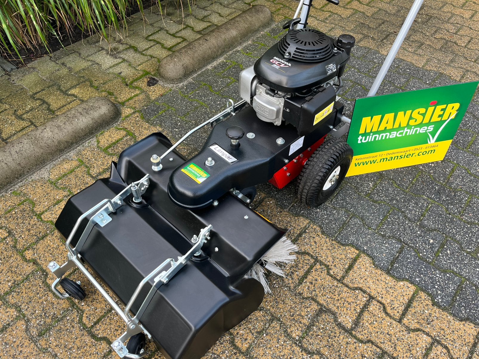 Veegmachine Limpar 72 met opvang. Gebruikt, Ophalen, Limpar, Info@mansier.com, Dedemsvaart