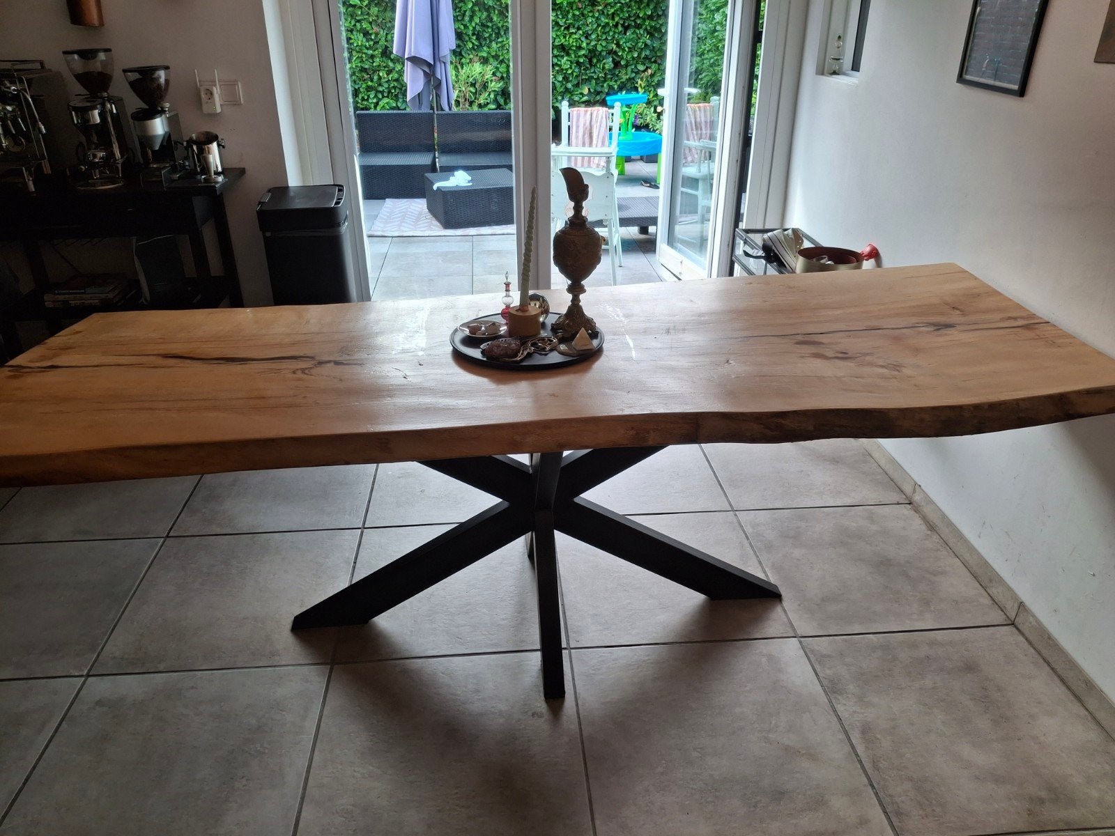 Grote massieve houten tafel met gepoedercoate spinpoot, Huis en Inrichting, Gebruikt, 200 cm of meer, 50 tot 100 cm, Vijf personen of meer