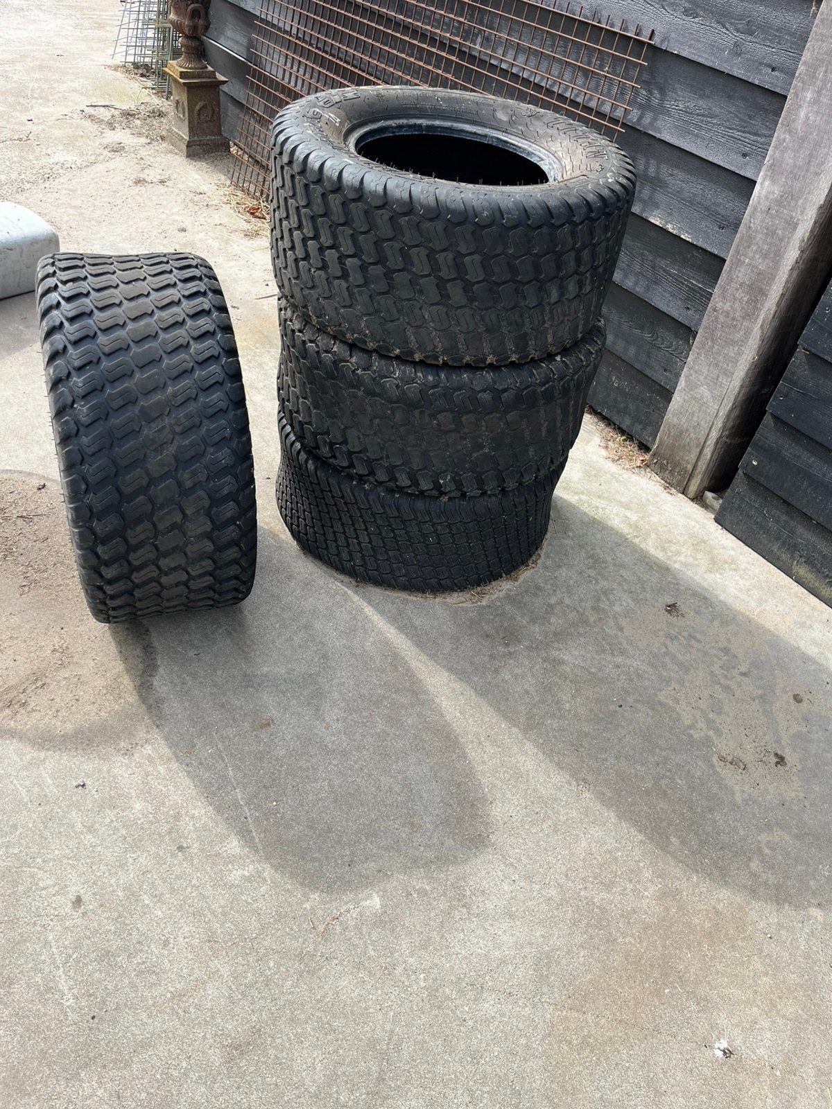 Te koop knikmops banden 4 stuks, Ophalen of Verzenden