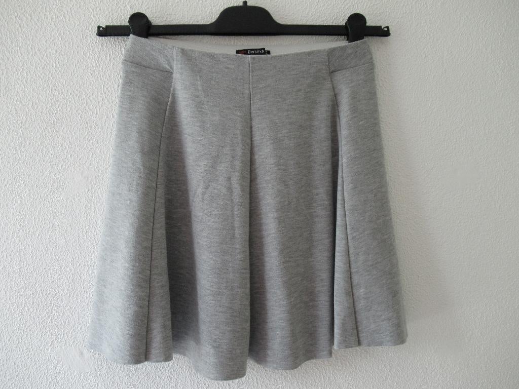 BERSHKA Grijs rokje, Maat 38/40 (M), Zo goed als nieuw, Grijs, Boven de knie