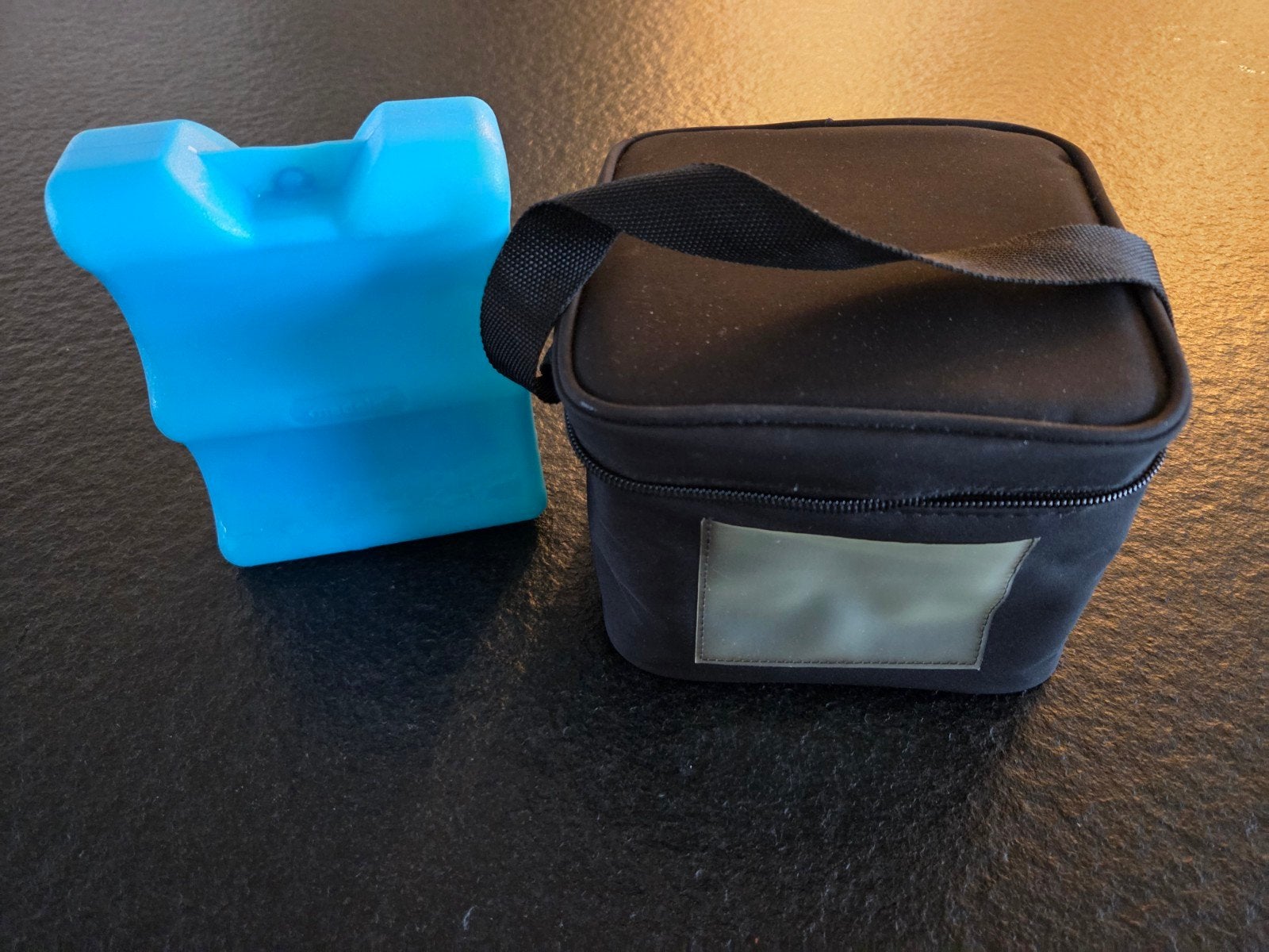 Medela koeltasje met koelelement en 4 bewaarflesjes (150ml), Ophalen, Gebruikt, Medela, Bewaarbakje