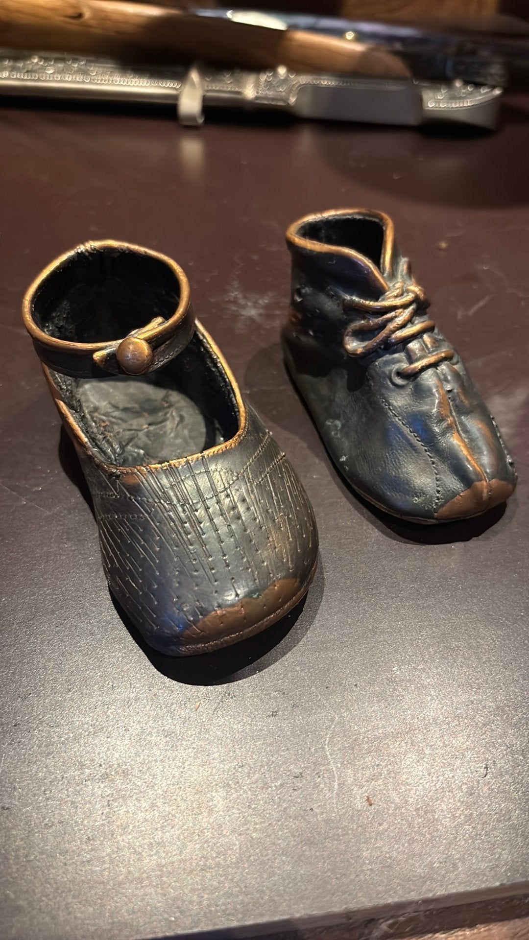 2 oude verbronsde babyschoentjes – vintage, Antiek en Kunst, Ophalen of Verzenden