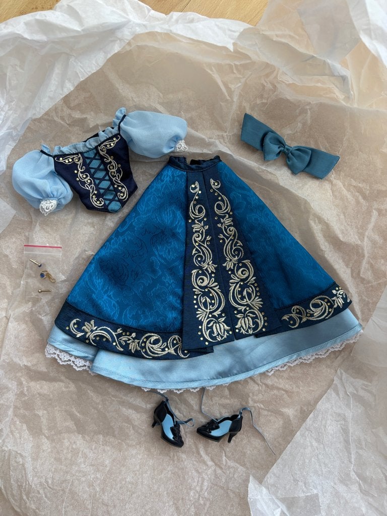 Little mermaid Ariel Limited doll complete outfit, Ophalen of Verzenden, Nieuw, Kleertjes