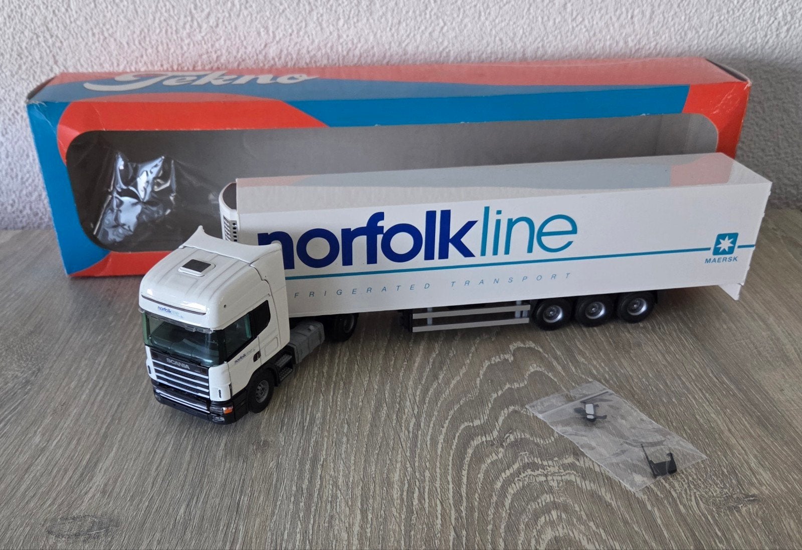 TEKNO NORFOLKLINE met een SCANIA 124L, Ophalen of Verzenden, Zo goed als nieuw, Bus of Vrachtwagen, Tekno