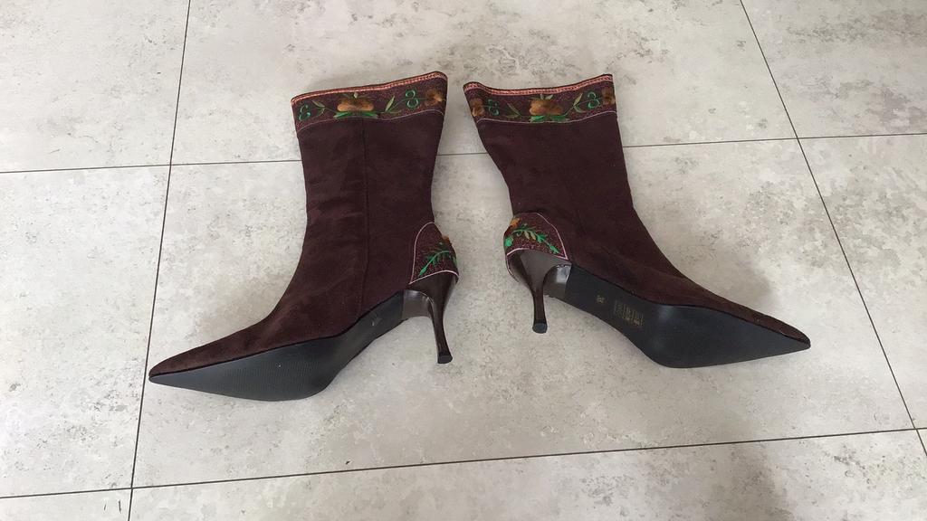 Bruine vintage laarsjes met borduursel en naaldhak maat 38, Ophalen of Verzenden, Nieuw, Bruin