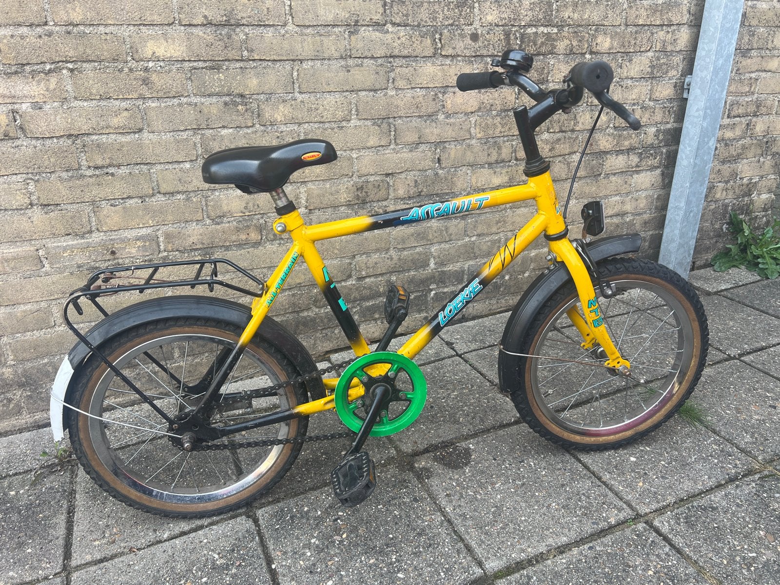 Loekie Assault kinderfiets - Geel, Fietsen en Brommers, Ophalen, Gebruikt, Terugtraprem, 16 tot 20 inch